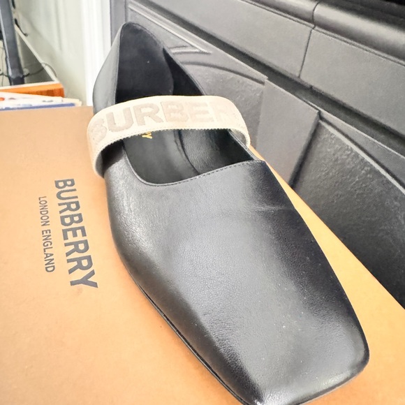 Burberry Black and Beige Women's Flats - Picture 2 of 6